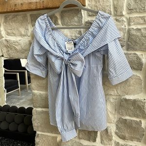 Adorable blue and white bow top